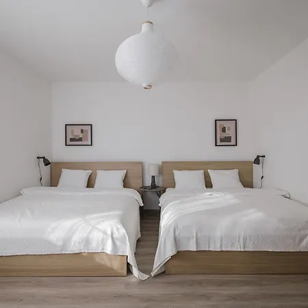 度假居 Spacious 4-story With Sauna & Garden