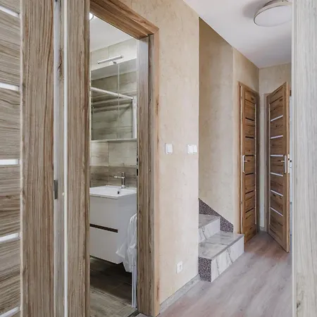 Spacious 4-story With Sauna & Garden *