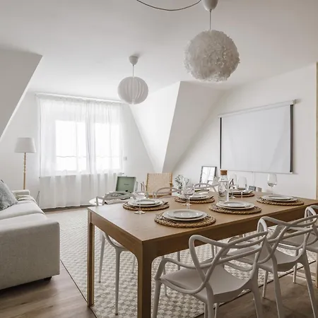 Spacious 4-story With Sauna & Garden Прага