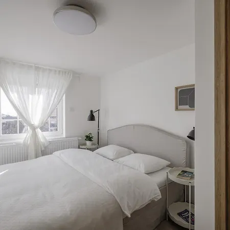 Spacious 4-story With Sauna & Garden * 布拉格