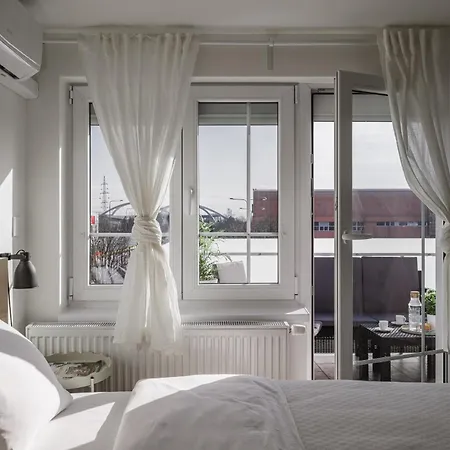Spacious 4-story With Sauna & Garden *