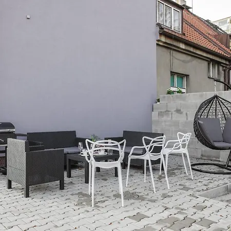 Spacious 4-story With Sauna & Garden *