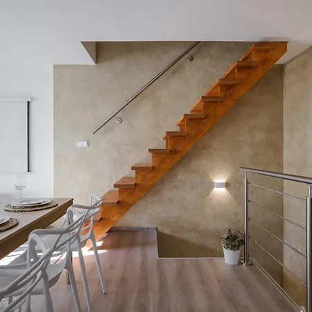 Spacious 4-story With Sauna & Garden