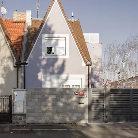 Spacious 4-story With Sauna & Garden Holiday home Prague