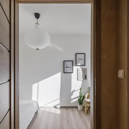 Spacious 4-story With Sauna & Garden
