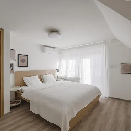 Spacious 4-story With Sauna & Garden Holiday home *