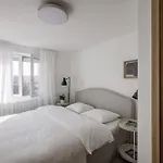 Spacious 4-story With Sauna & Garden *