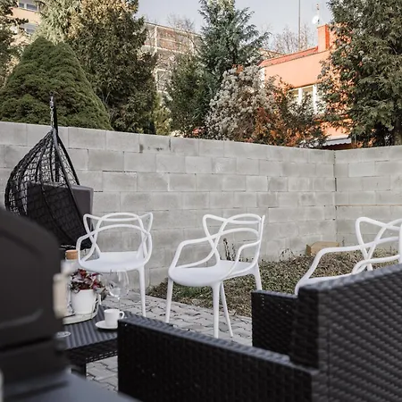 Vakantiehuis Spacious 4-story With Sauna & Garden