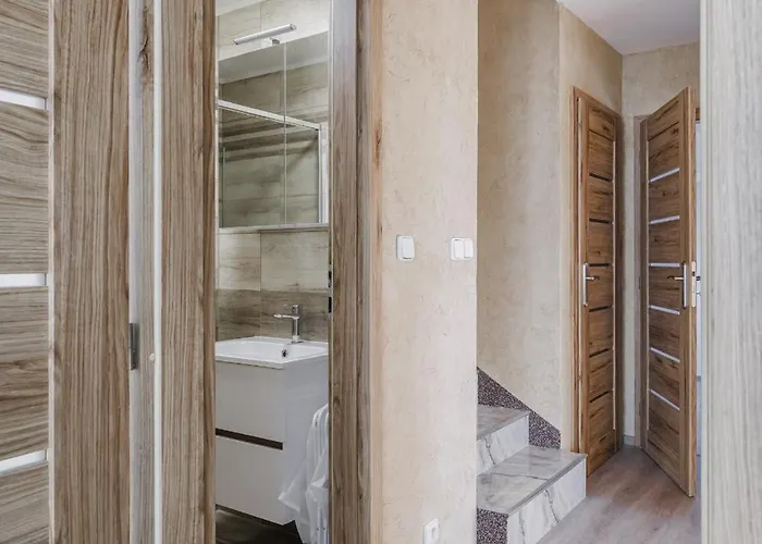Spacious 4-story With Sauna & Garden *