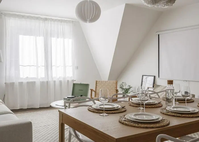 Сasa de vacaciones Spacious 4-story With Sauna & Garden *