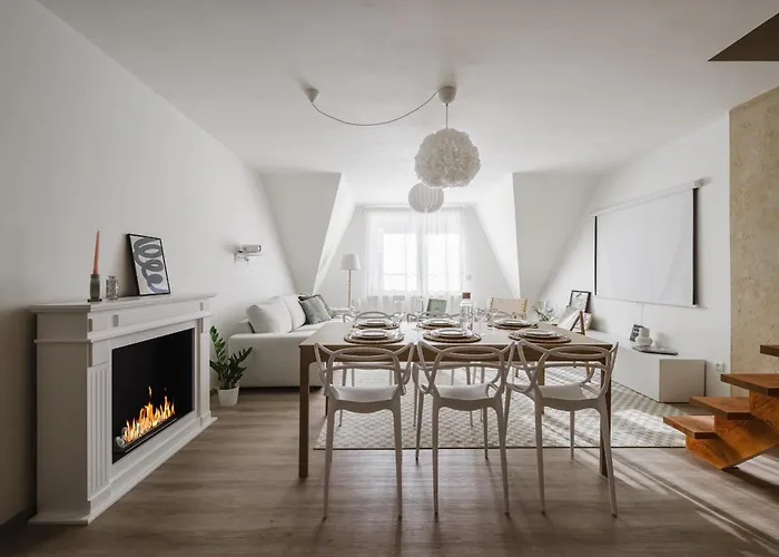 Сasa de vacaciones Spacious 4-story With Sauna & Garden Praga