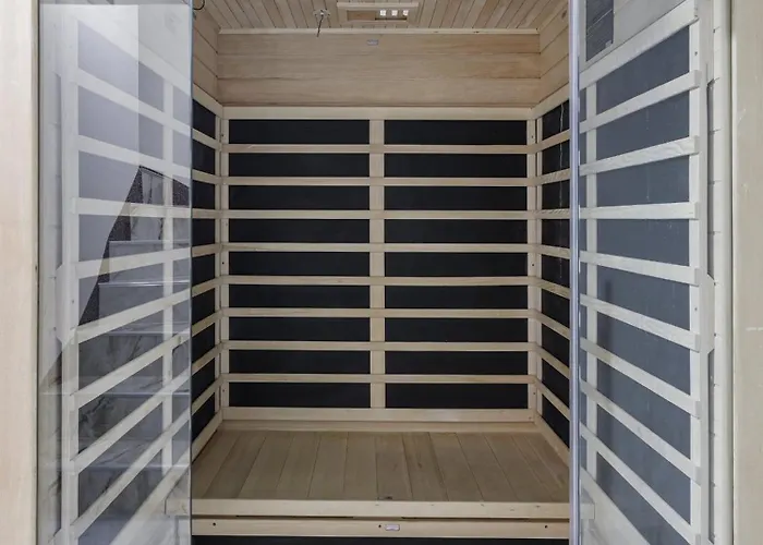 Сasa de vacaciones Spacious 4-story With Sauna & Garden Praga