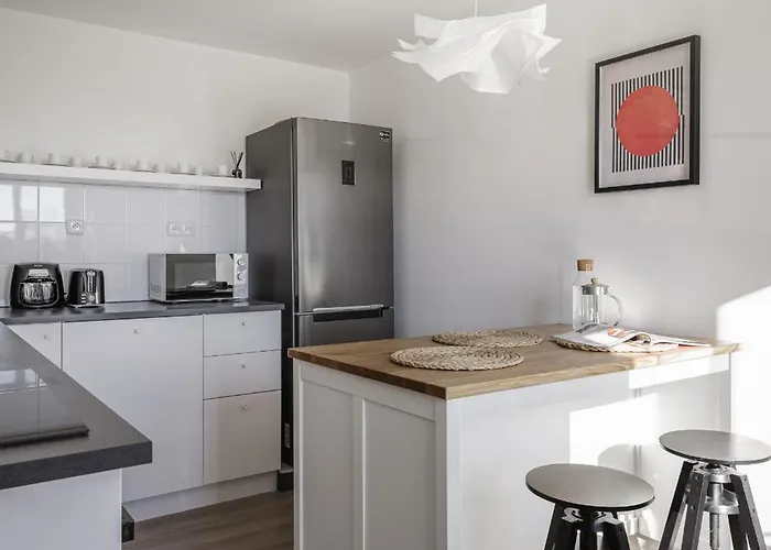 Сasa de vacaciones Spacious 4-story With Sauna & Garden Praga