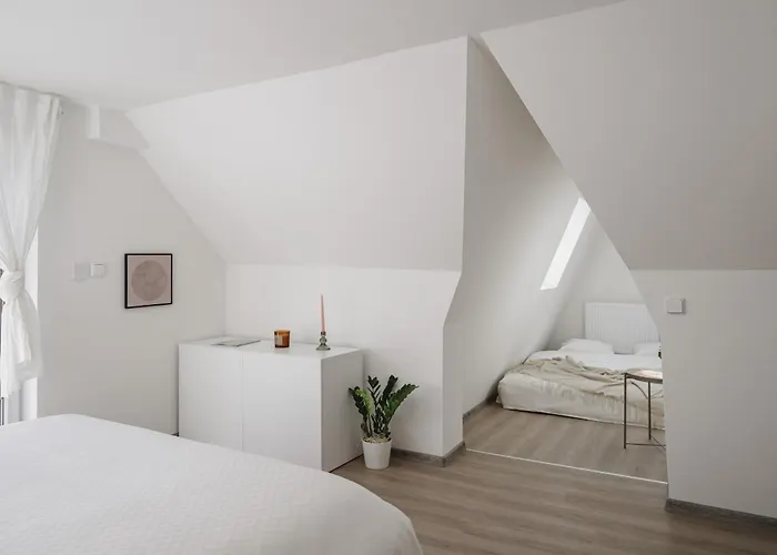 Spacious 4-story With Sauna & Garden Сasa de vacaciones *