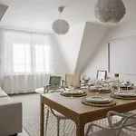 펜션 Spacious 4-story With Sauna & Garden *