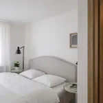 Spacious 4-story With Sauna & Garden 펜션