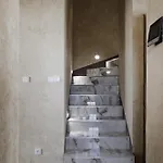 Spacious 4-story With Sauna & Garden בית נופש פראג