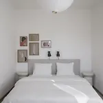 Spacious 4-story With Sauna & Garden * פראג
