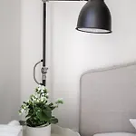 Spacious 4-story With Sauna & Garden 펜션 프라하