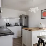 Spacious 4-story With Sauna & Garden *