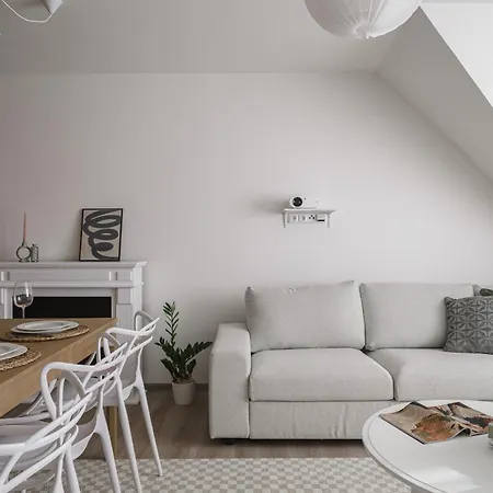 Spacious 4-story With Sauna & Garden פראג