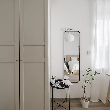 Spacious 4-story With Sauna & Garden Semesterbostad *
