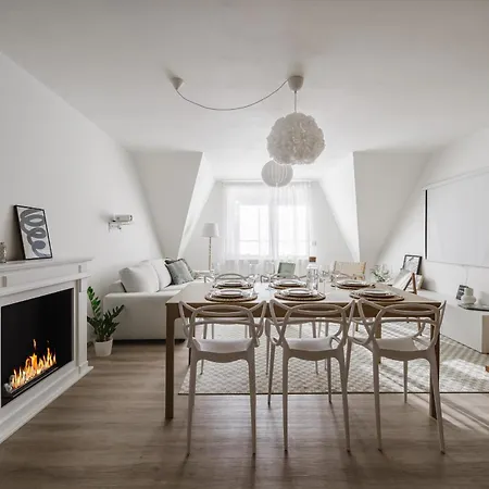 Semesterbostad Spacious 4-story With Sauna & Garden Prag