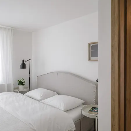 Spacious 4-story With Sauna & Garden Semesterbostad