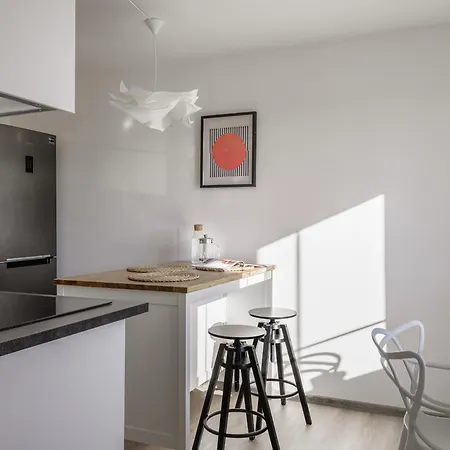 Semesterbostad Spacious 4-story With Sauna & Garden