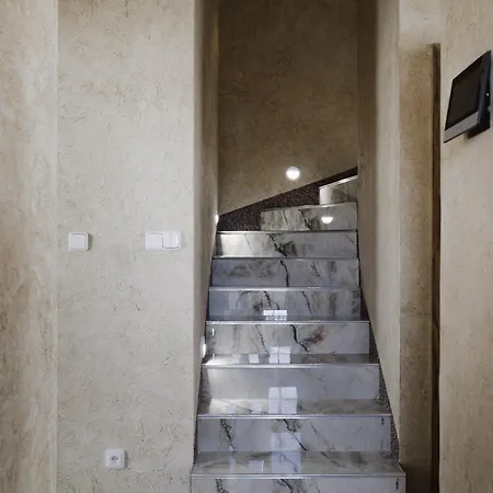 Spacious 4-story With Sauna & Garden Semesterbostad Prag