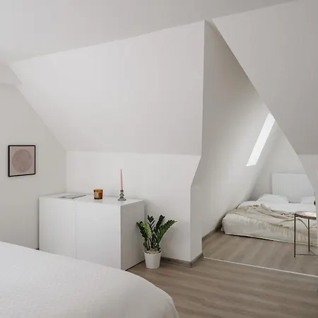 Spacious 4-story With Sauna & Garden Semesterbostad *