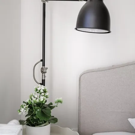 Spacious 4-story With Sauna & Garden Semesterbostad Prag