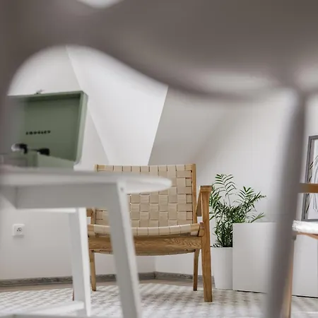 Spacious 4-story With Sauna & Garden Semesterbostad