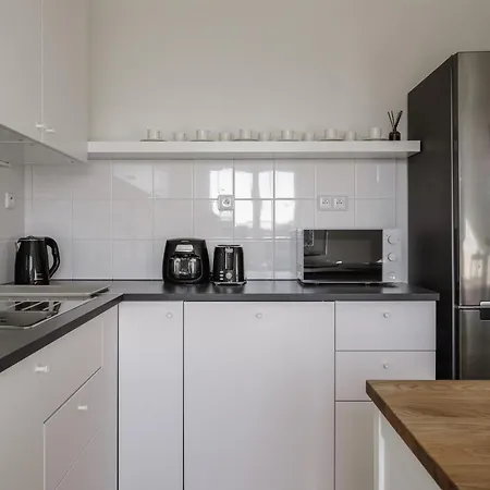 Semesterbostad Spacious 4-story With Sauna & Garden